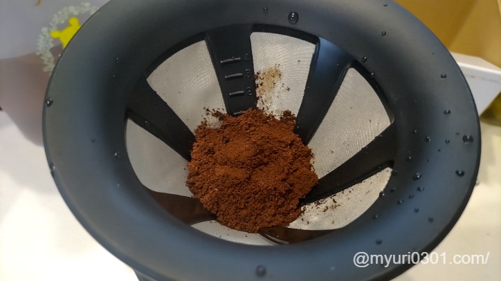 coffee-dripper-powder